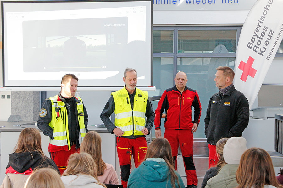 Girls'day 2026 - ADAC Luftrettung und BRK-Bayreuth öffnen ihre Türen - Teamvorstellung