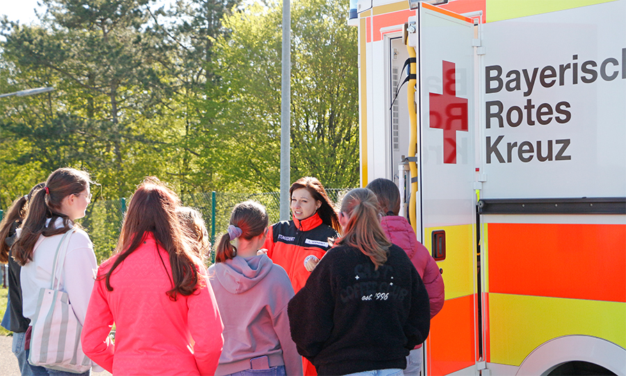 Girls'day 2026 - Besichtigung Rettungswagen