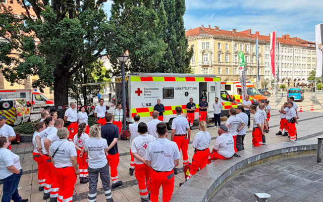 Briefing der Einsatzkräfte des BRKs für den Sanitätsdienst am Bayreuther Bürgerfest.