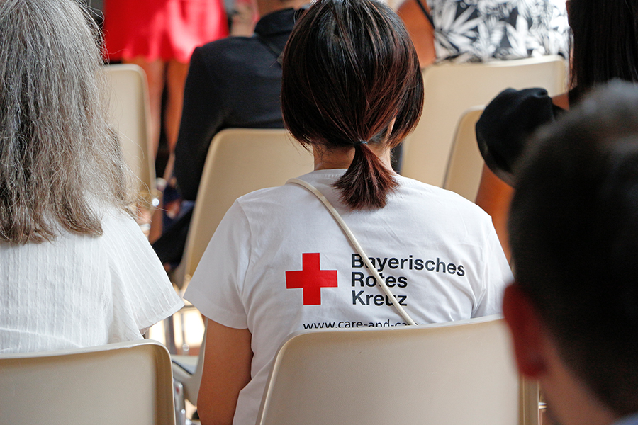 Mit der feierlichen Zeugnisverleihung schlossen 35 Absolvent:innen der BRK Schulen Pflege Bayreuth ihre Ausbildung erfolgreich ab.
