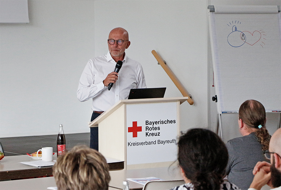Harald Burkhardt vom ZRF Bayreuth/Kulmbach beim Kick-Off Pflegenotruf .