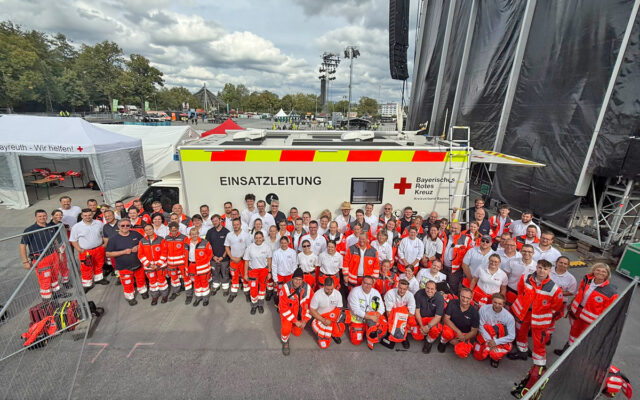 95 Sanitäterinnen und Sanitäter der Bereitschaften im Kreisverband Bayreuth des Bayrischen Roten Kreuzes und Kameradinnen und Kameraden der Malteser aus Waischenfeld sicherten das Konzert der Toten Hosen in Bayreuth ab.